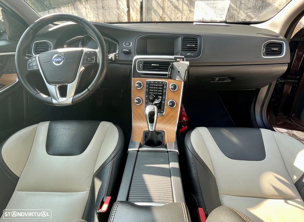 Volvo V60 Cross Country D3 Summum - 14