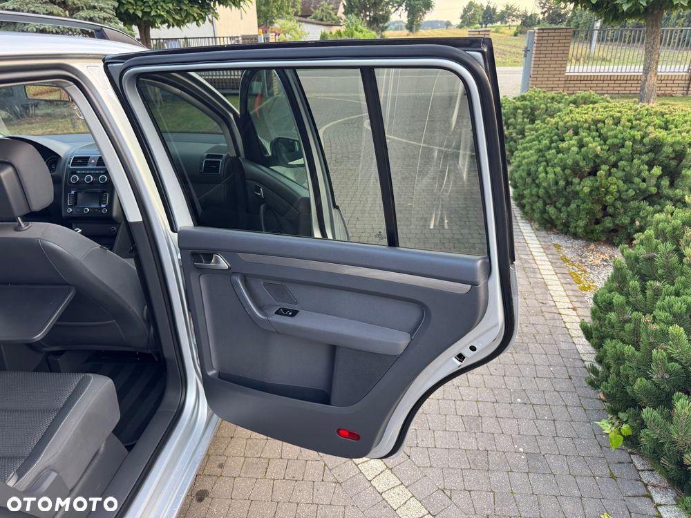 Volkswagen Touran 1.6 TDI DPF Trendline - 24