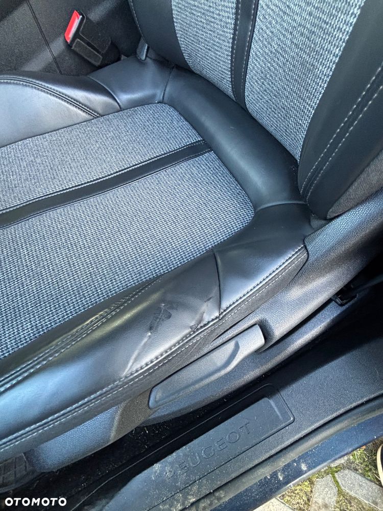 Peugeot 5008 1.6 BlueHDi Allure 7os - 19