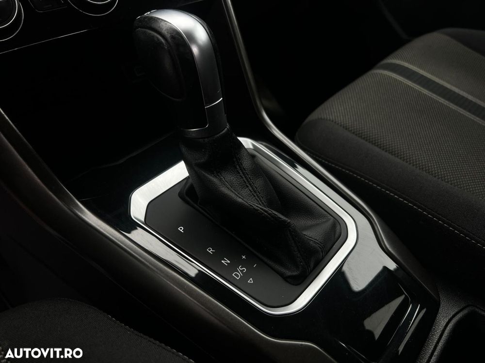 Volkswagen T-Roc - 13