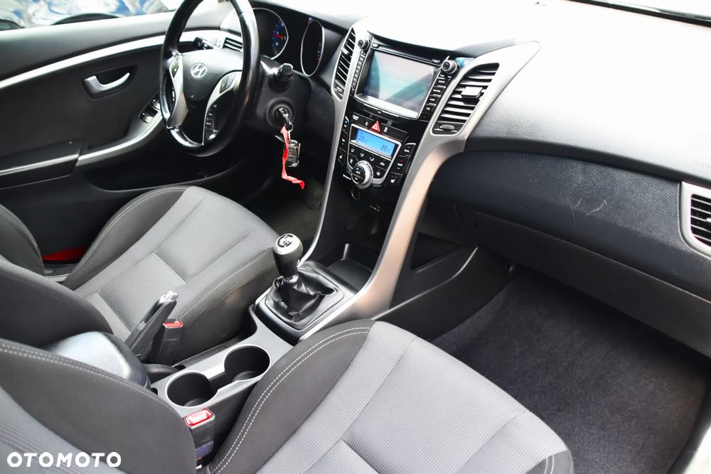 Hyundai i30 blue 1.6 CRDi Trend - 15
