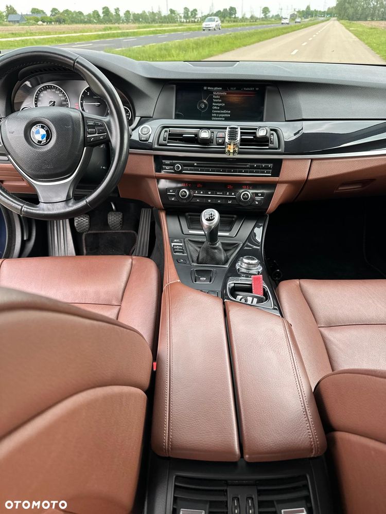 BMW Seria 5 520d - 24