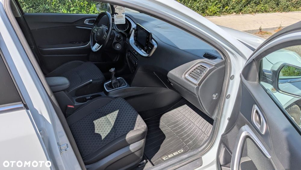 Kia Ceed 1.6 CRDi SCR M - 19
