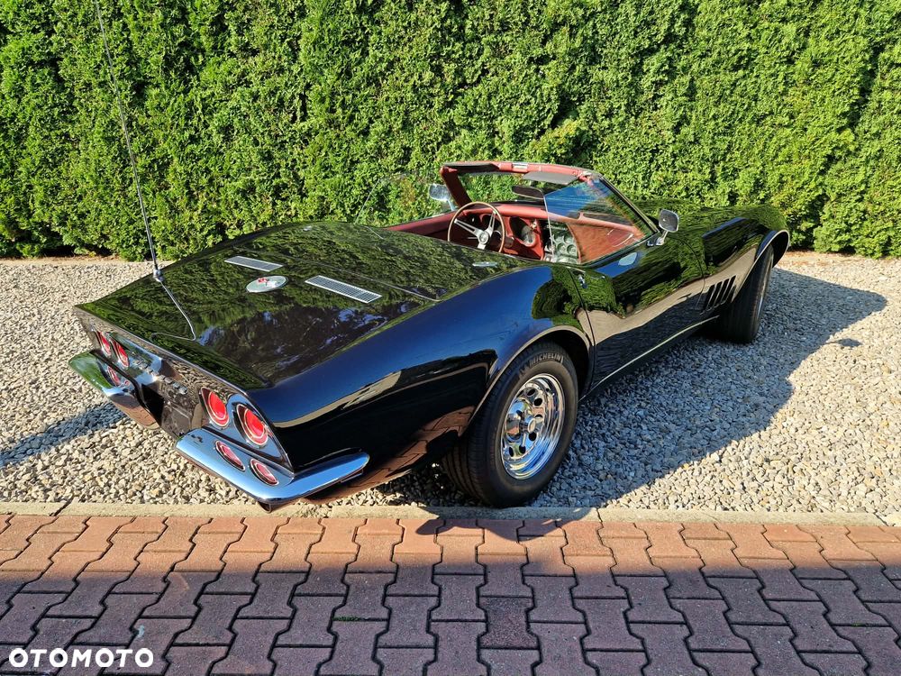Chevrolet Corvette - 12