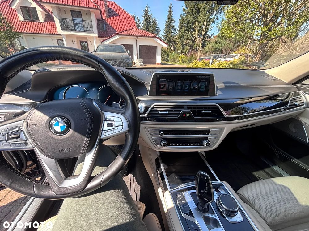 BMW Seria 7 750i xDrive - 12
