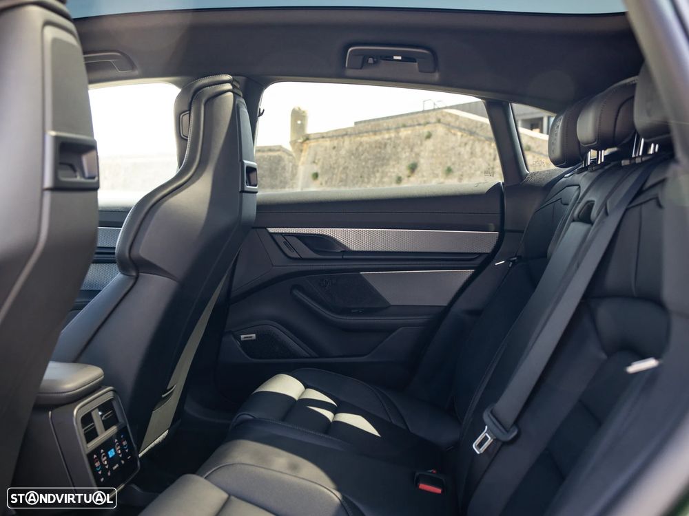 Porsche Taycan Sport Turismo 4S Black Edition - 25