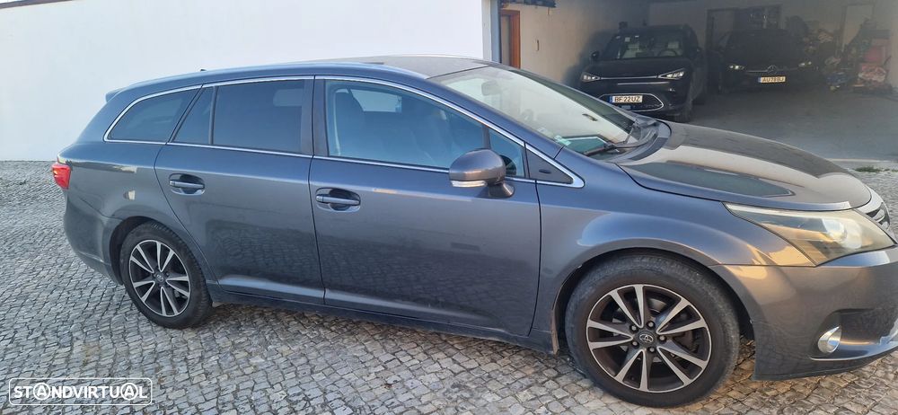 Toyota Avensis SW 2.0 D-4D Comfort - 1