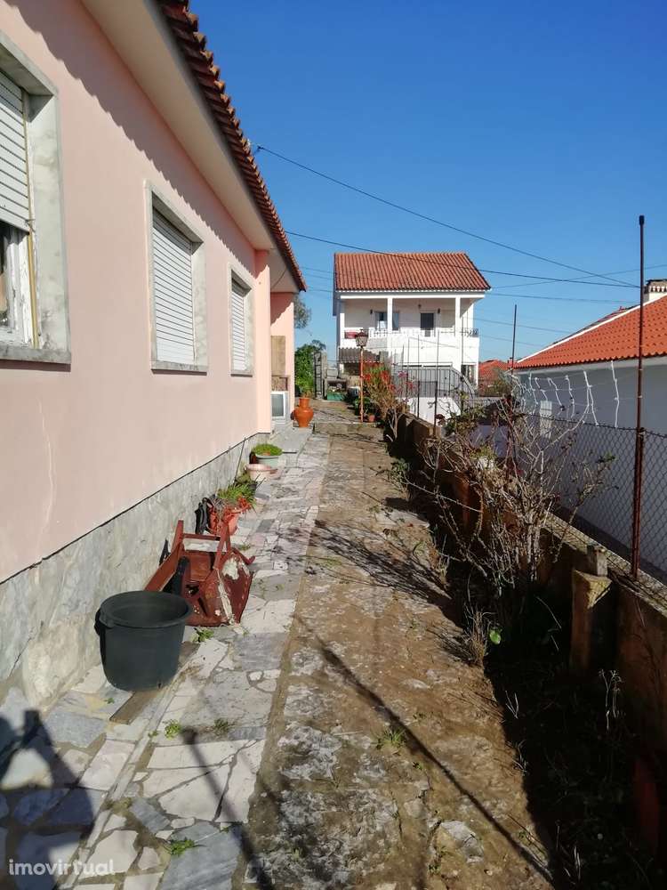 Moradia Térrea isolada na Amoreira Estoril com grande potencial. - Grande imagem: 5/11