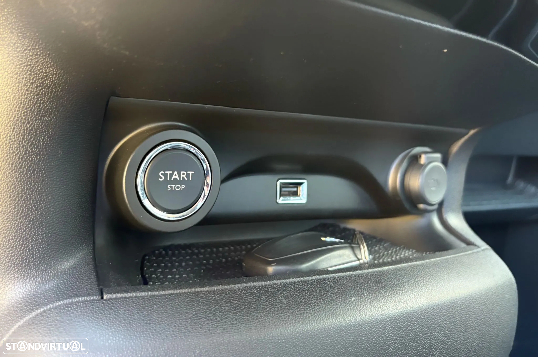 Citroën C4 Cactus 1.5 BlueHDi Shine Pack - 17