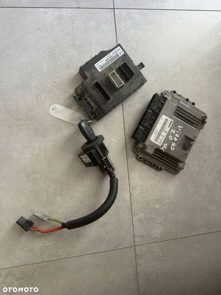 Trafic II Vivaro 2,0 DCI E5 11-14 zestaw startowy 00281017065 - 1