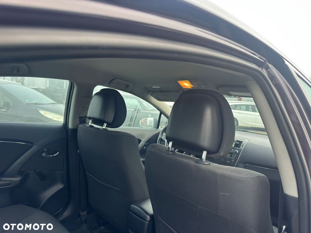 Toyota Avensis 2.0 D-4D - 15