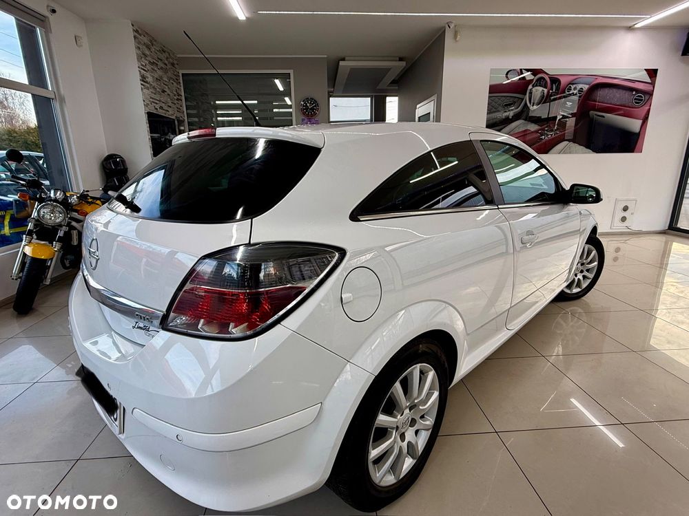 Opel Astra 1.6 Black&White - 15
