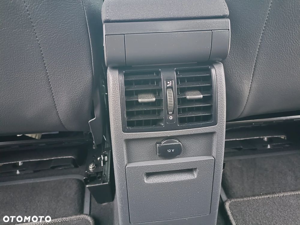 Volkswagen Caddy Maxi Highline DSG - 27