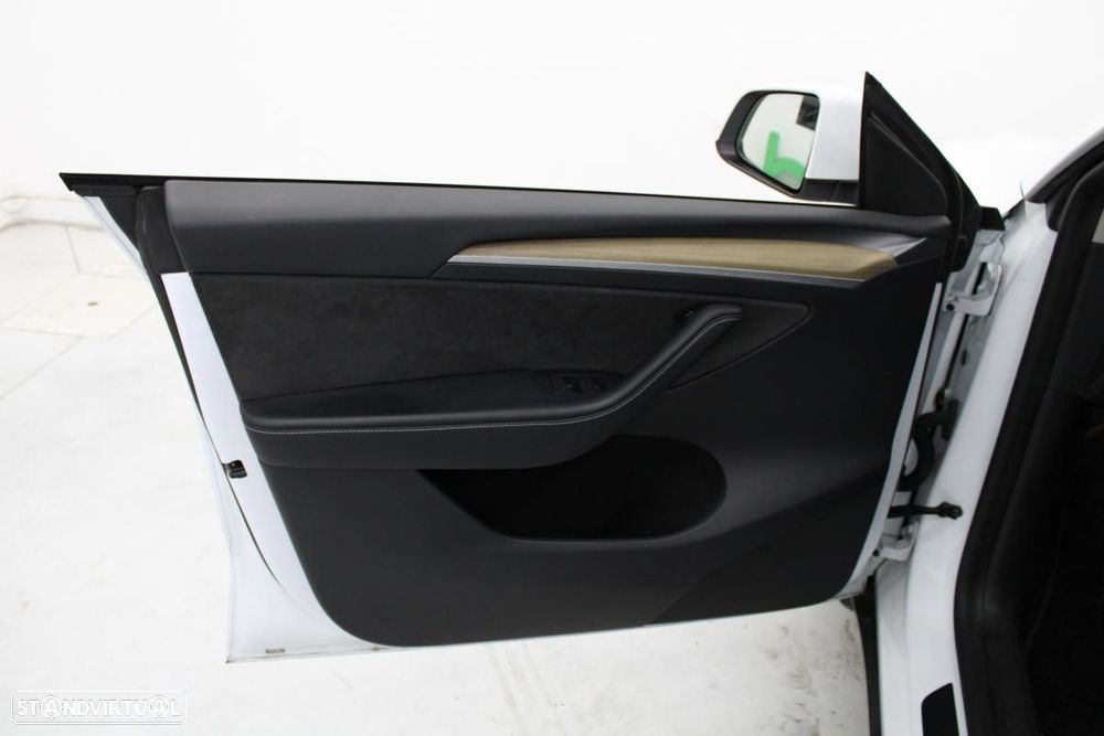 Tesla Model Y Long Range Dual Motor AWD - 10