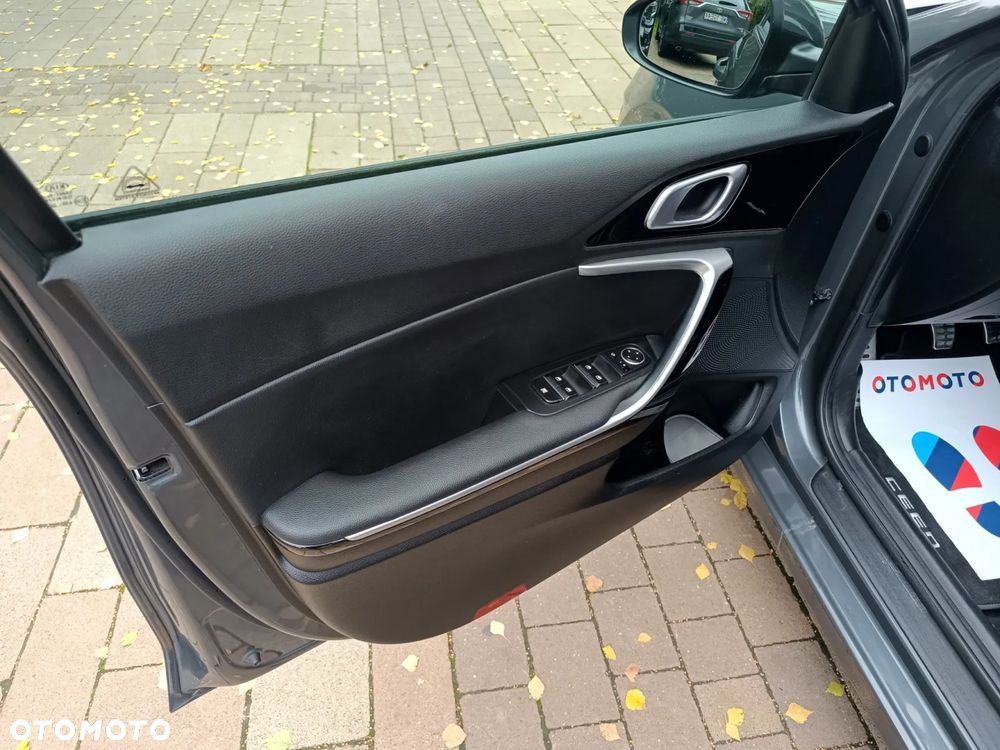 Kia Ceed 1.6 CRDi SCR L Business Line Plus - 24