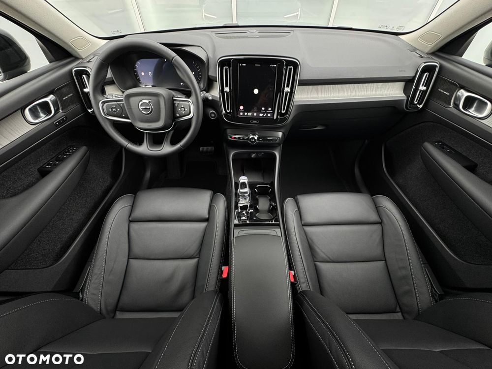Volvo XC 40 B3 Plus Dark - 13
