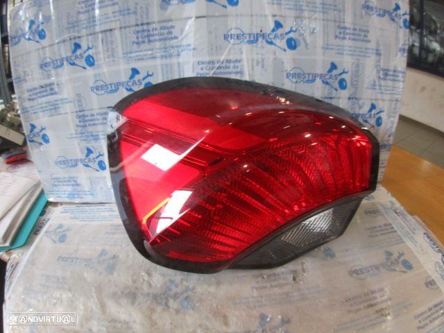 Farol Tras 3202001439 0520159630E FIAT TIPO 2 FASE 2 2016 1.3JTD 95CV 5P BRANCO ESQ - 1