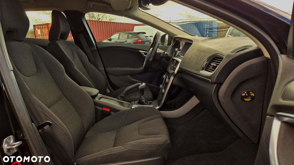Volvo V40 T3 Momentum - 9