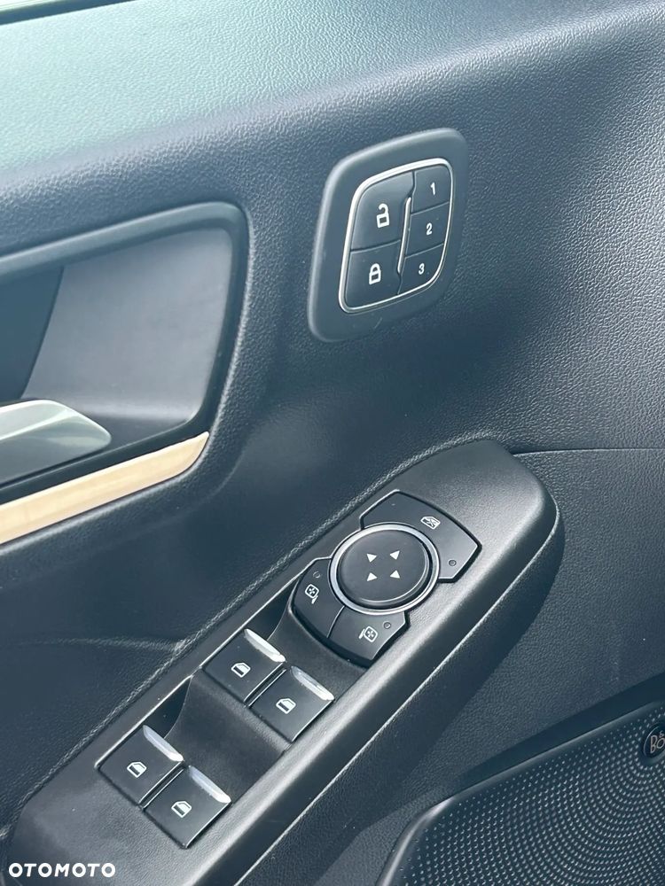 Ford Kuga 2.5 FHEV AWD Titanium - 19