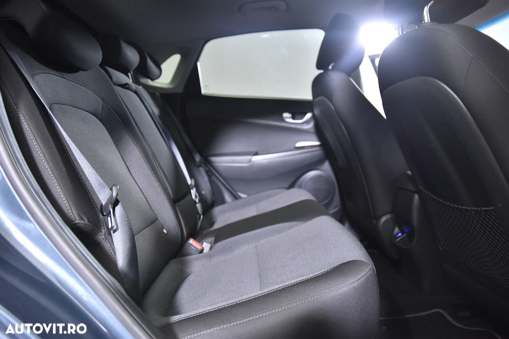Hyundai KONA - 12