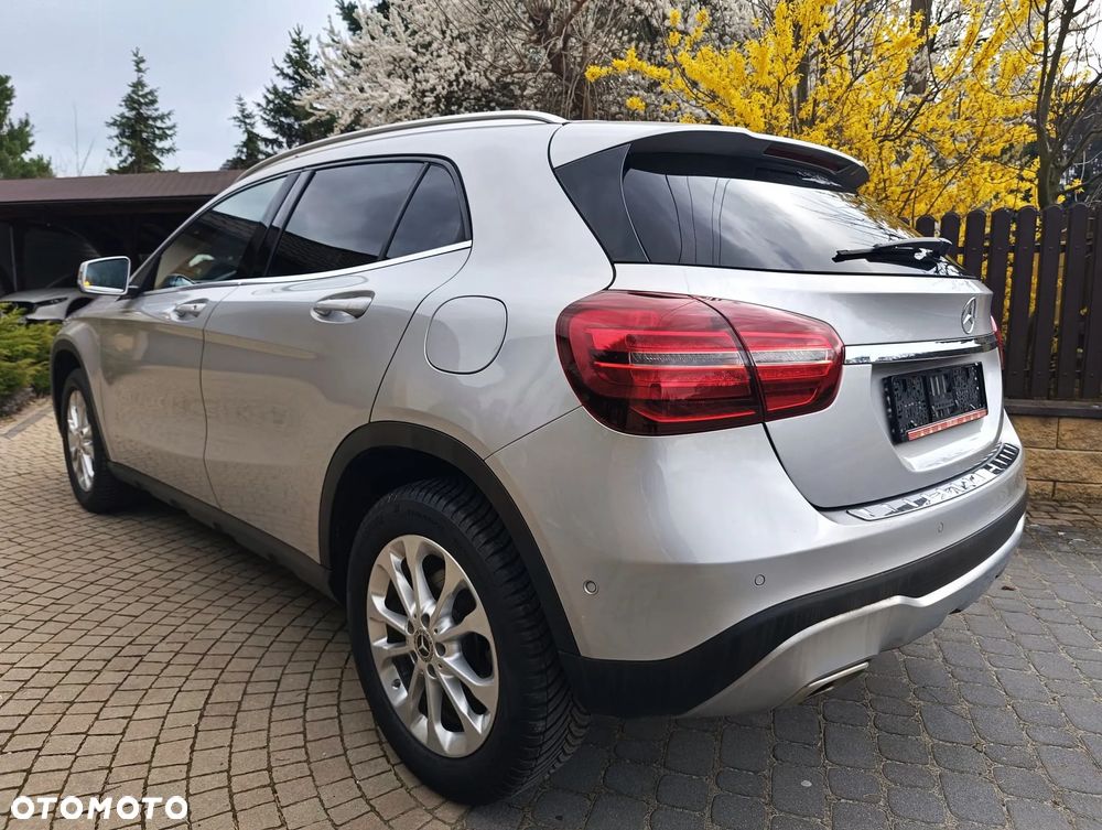 Mercedes-Benz GLA 180 Urban - 3