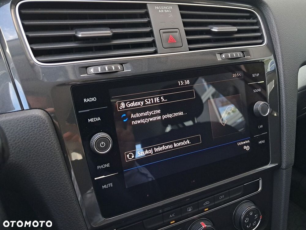 Volkswagen Golf - 22