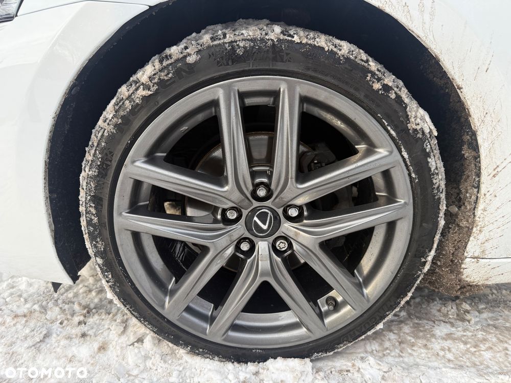 Lexus IS 300h F Sport Edition - 13