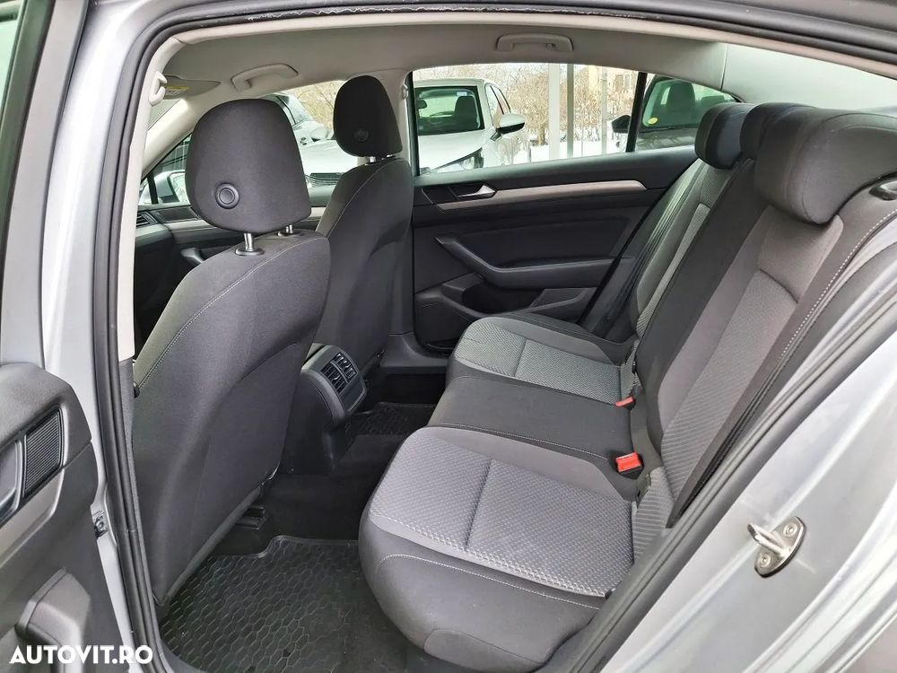 Volkswagen Passat 2.0 TDI DSG Advance - 9