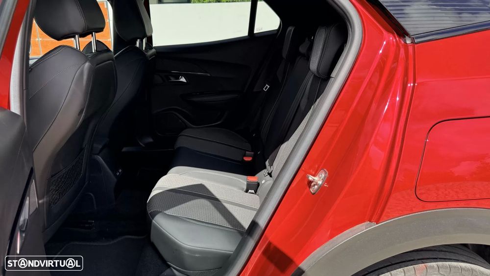 Peugeot 2008 PureTech 130 EAT8 GT - 17