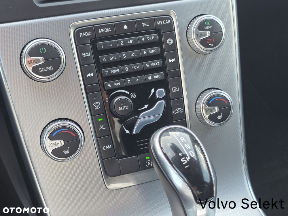 Volvo V60 Cross Country - 24
