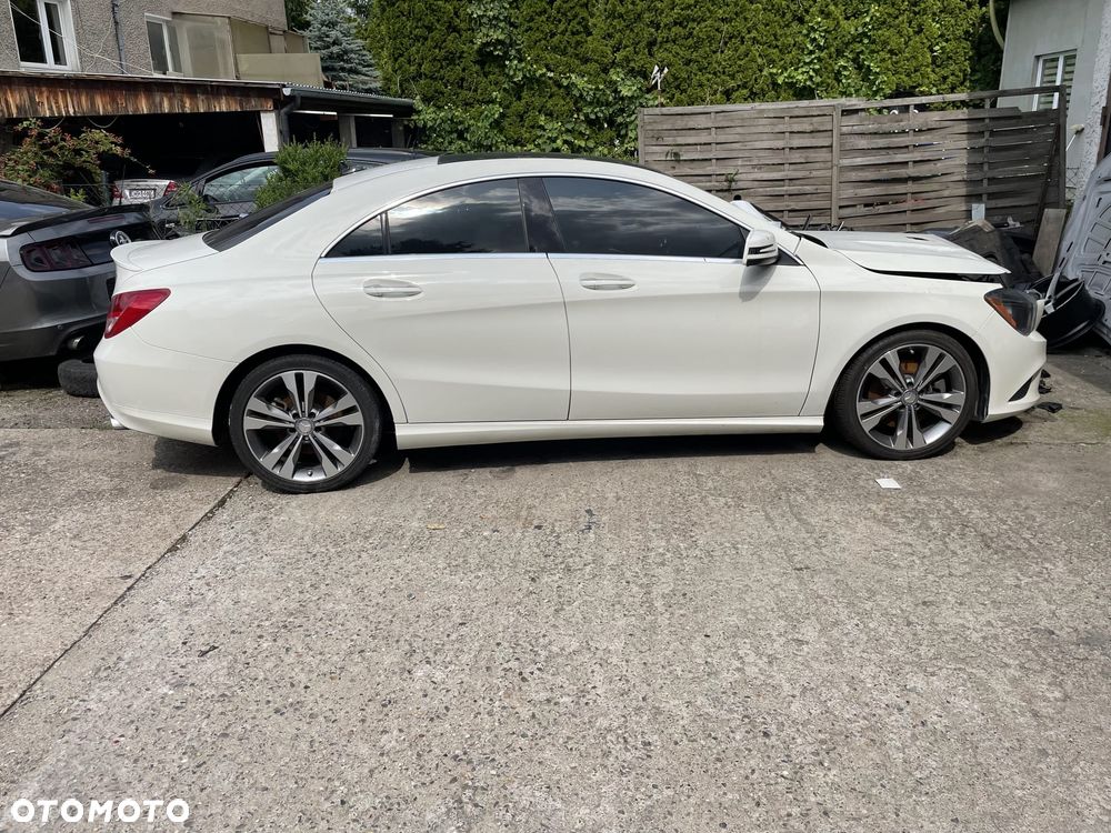 Mercedes-Benz CLA 250 7G-DCT Urban - 32