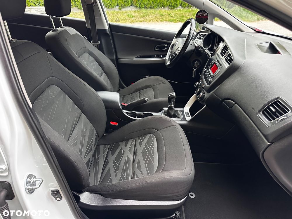 Kia Ceed 1.4 CVVT Dream Team Edition - 24