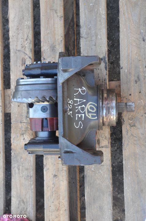 DYFERENCJAŁ WKŁAD MOSTU PRZÓD RENAULT ARES 825 - 1