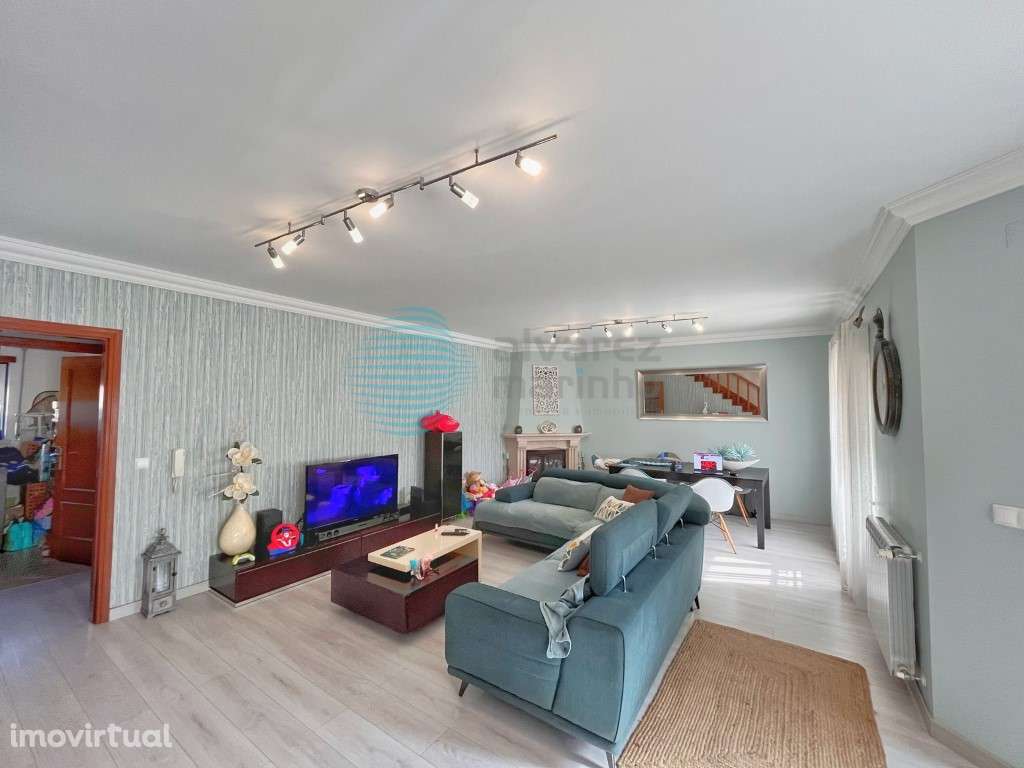 Moradia V3 situada no centro do Bombarral - Grande imagem: 3/29