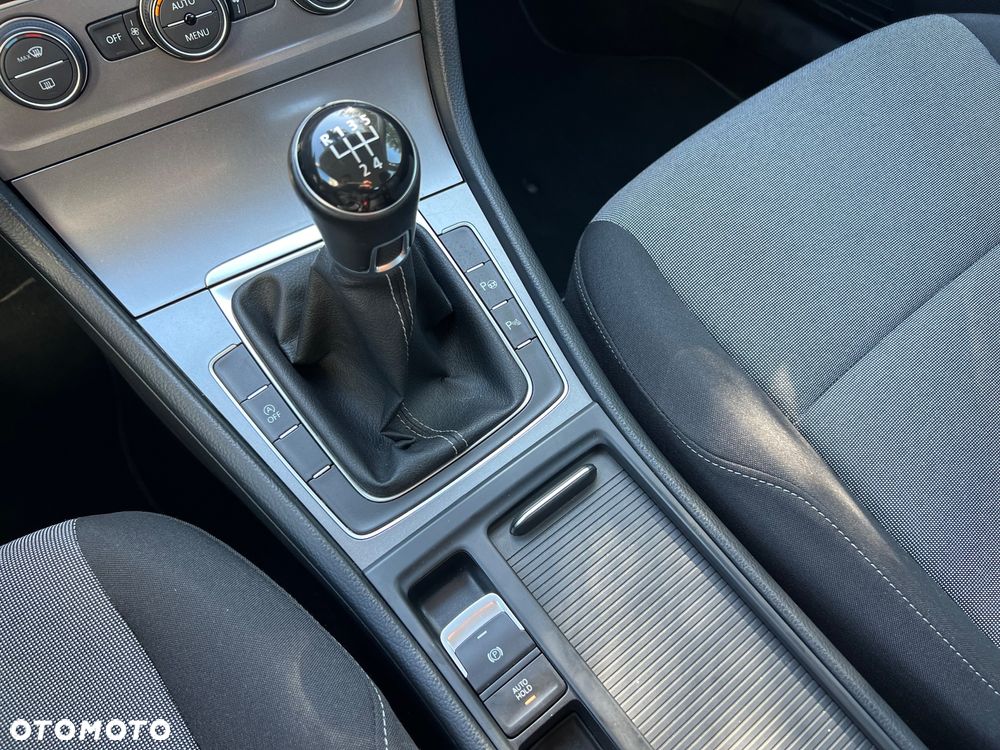 Volkswagen Golf 1.6 TDI BMT Comfortline - 19