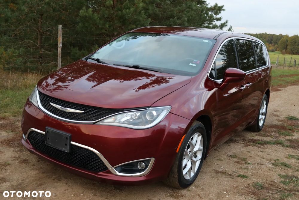 Chrysler Pacifica - 1