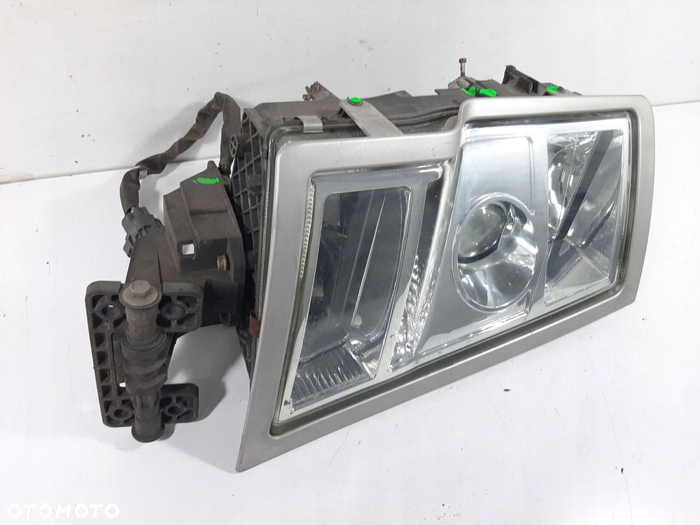 VOLVO FH520 EURO 4 07R LAMPA PRAWY PRZOD 21001668 - 6