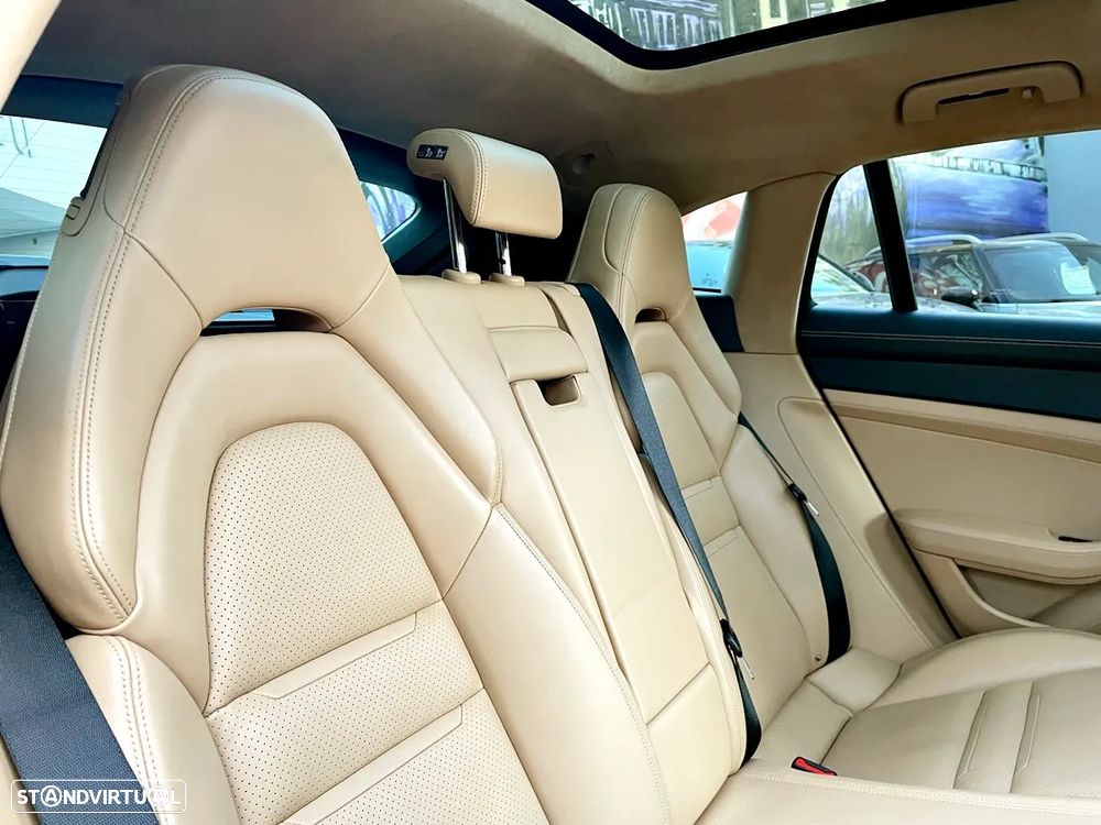 Porsche Panamera Sport Turismo 4 E-Hybrid Edition 10 Anos - 38