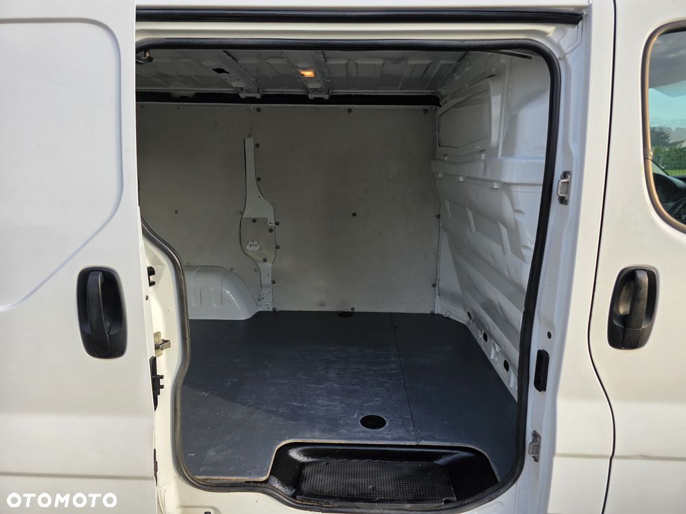 Opel Vivaro - 11