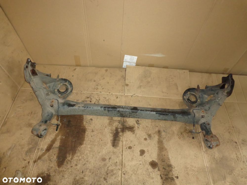 TOYOTA VERSO 09-18 belka tylnego zawieszenia - 1