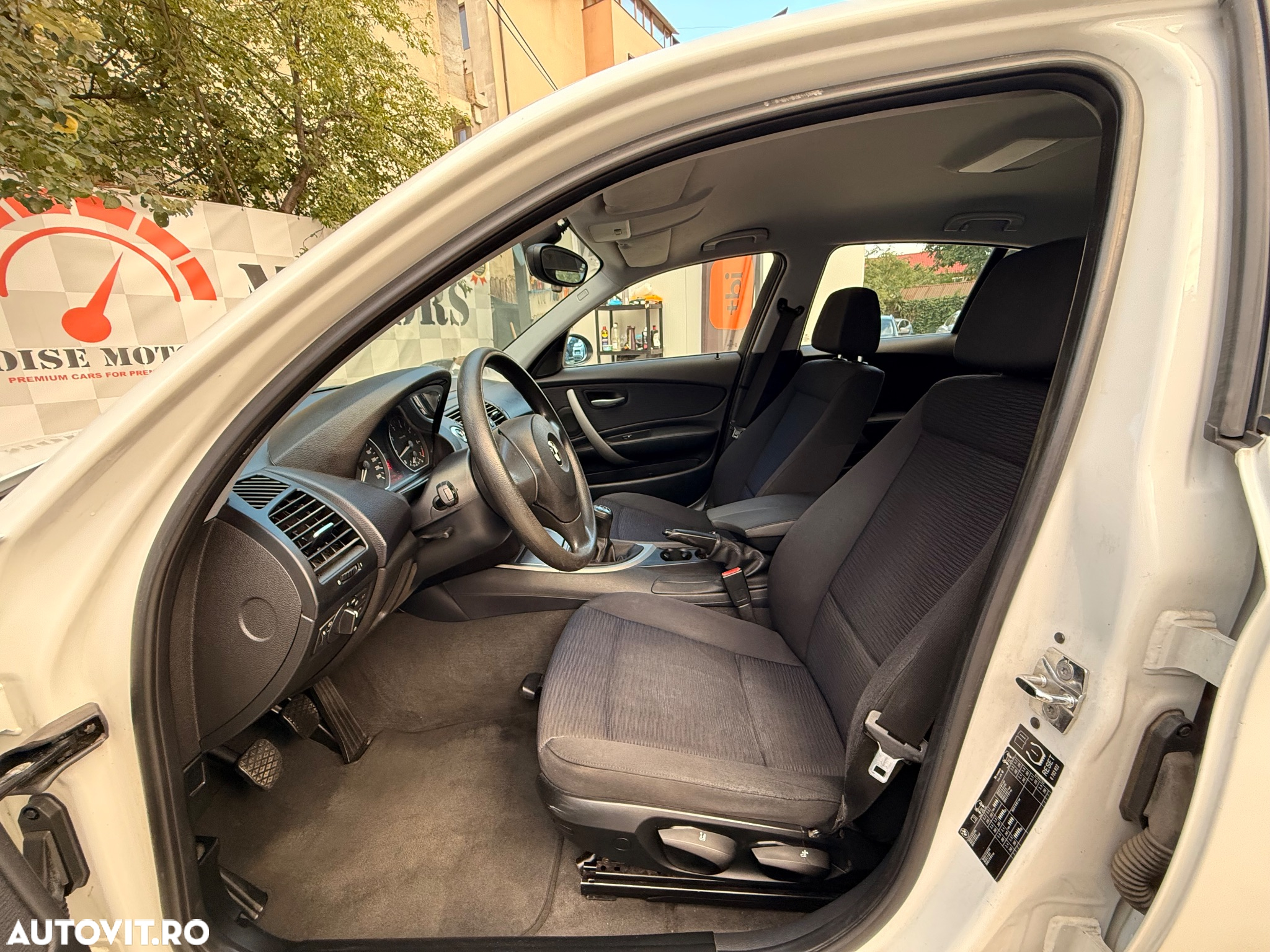 BMW Seria 1 116i - 11