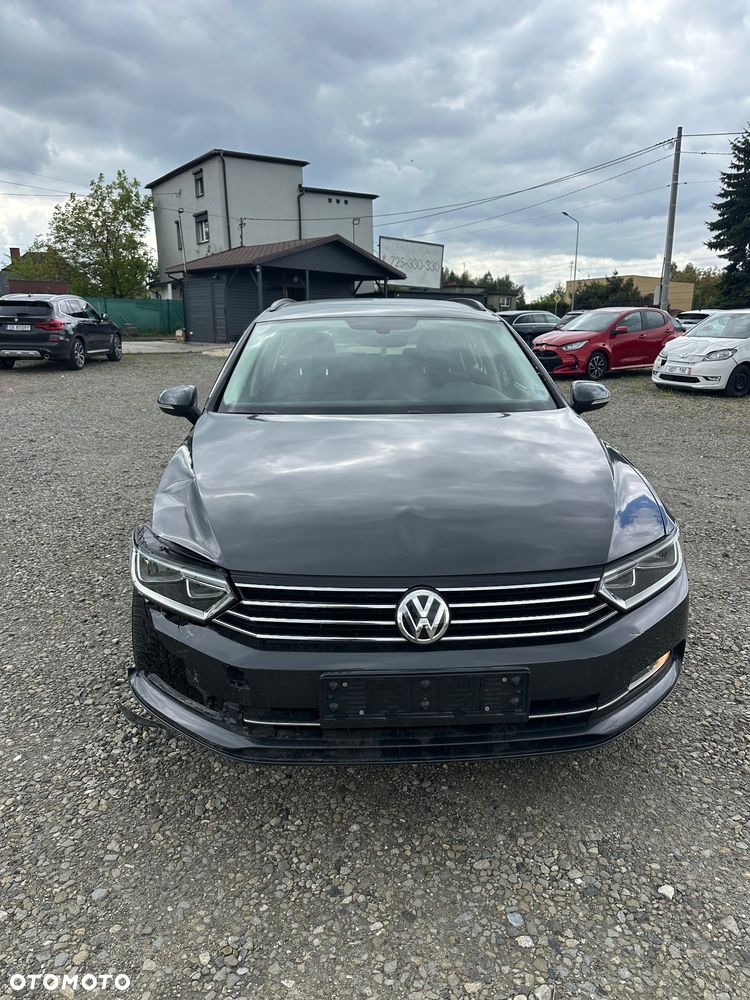 Volkswagen Passat - 1