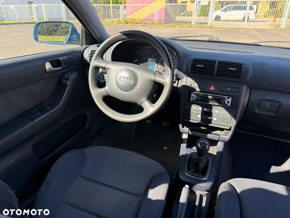 Audi A3 1.6 Ambiente - 6