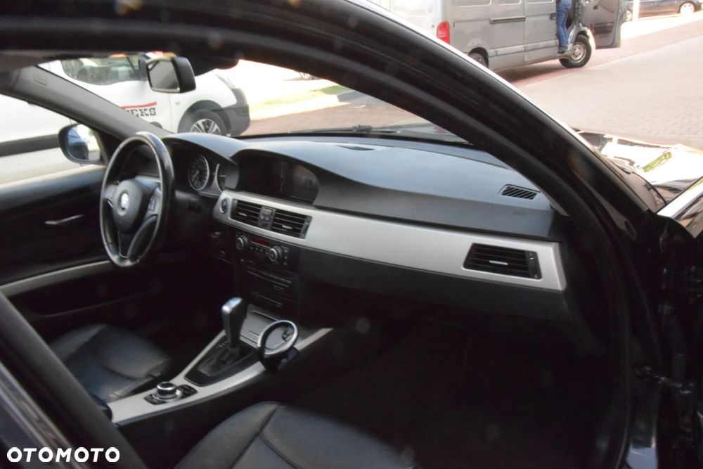 BMW Seria 3 320d xDrive DPF - 28