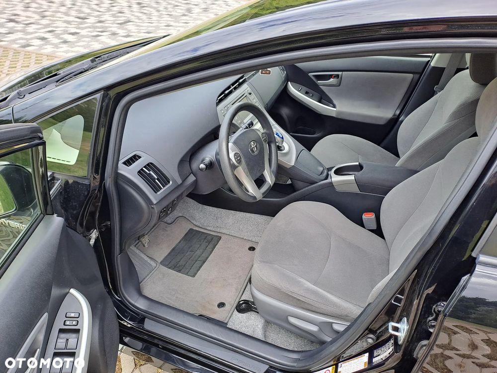 Toyota Prius (Hybrid) - 9