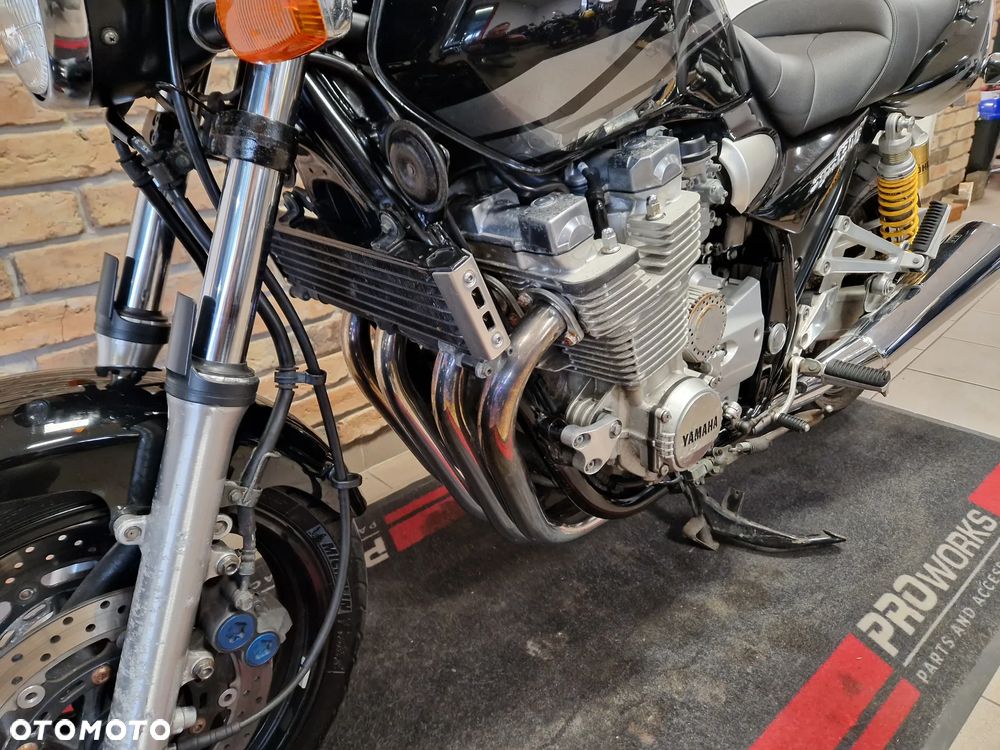 Yamaha XJR - 18