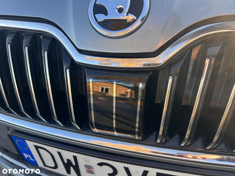 Skoda Superb 2.0 TDI L&K DSG - 32