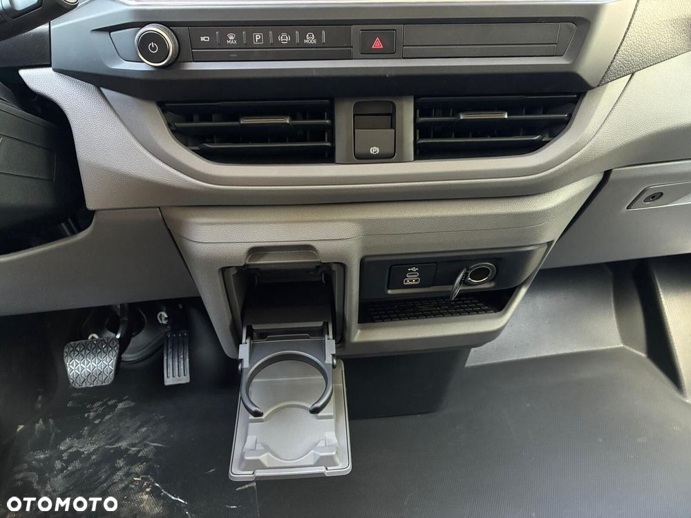 Volkswagen Transporter T7 Furgon PLUS 4MOTION/6 osob./AUTOMAT 2,0 TDI 170 KM r. o. 3500 mm - 32