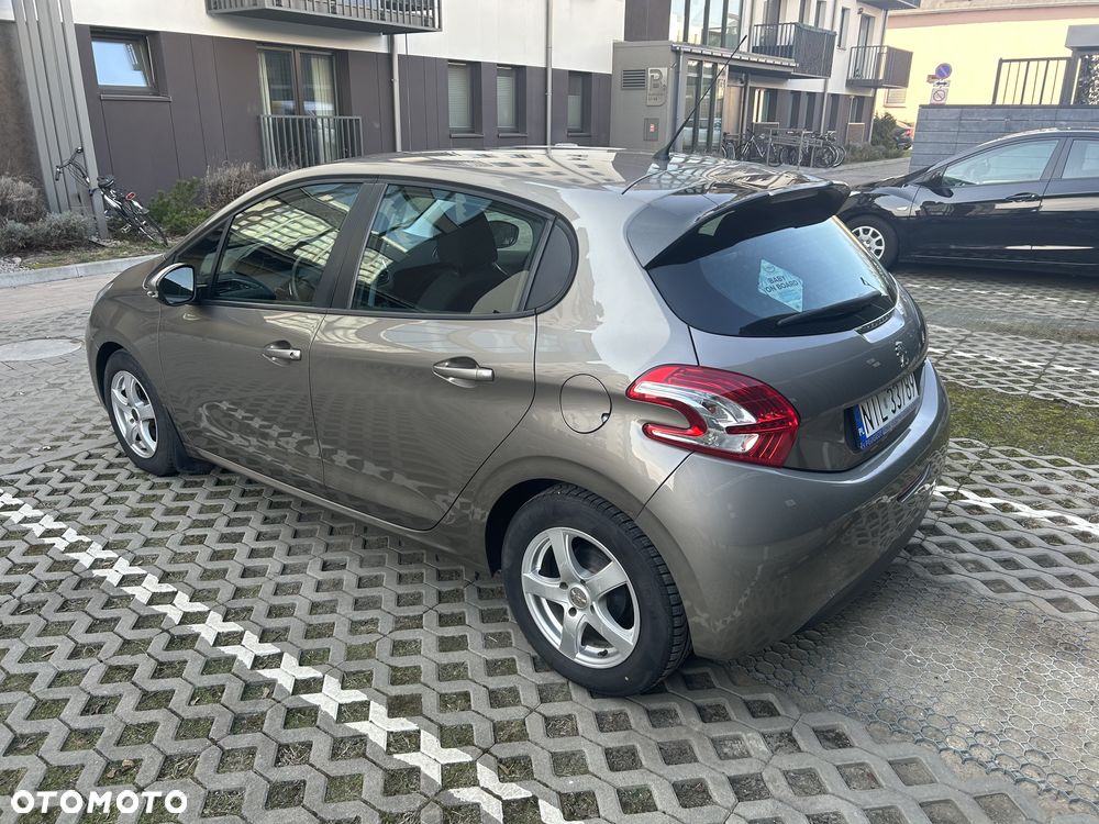 Peugeot 208 - 10