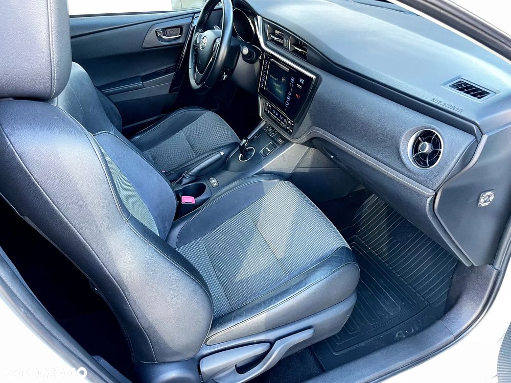 Toyota Auris - 14